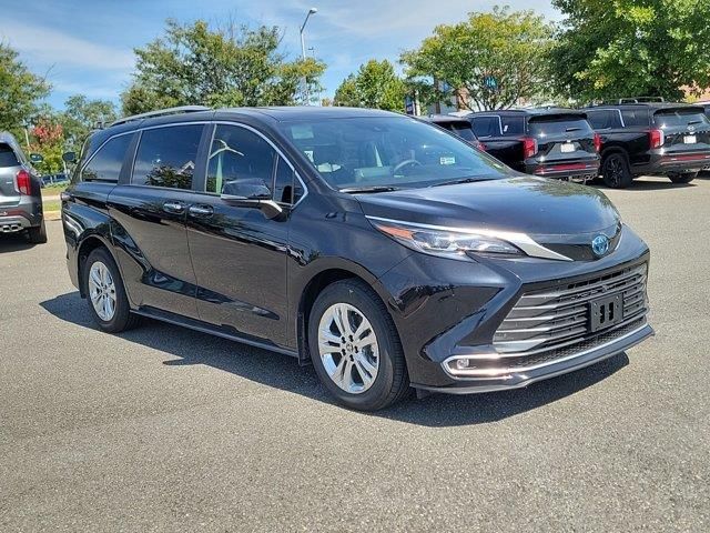 2024 Toyota Sienna Platinum