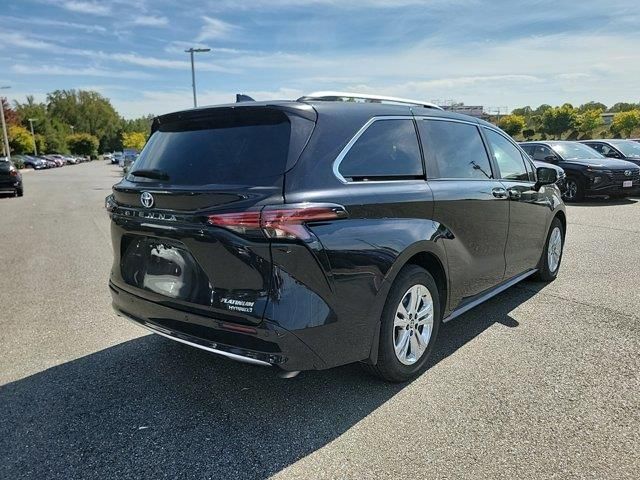 2024 Toyota Sienna Platinum