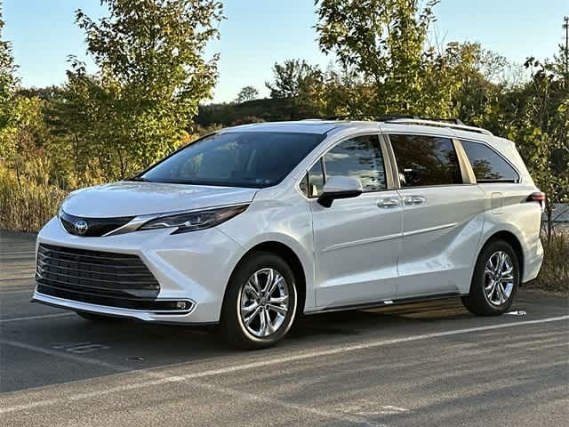 2024 Toyota Sienna Platinum