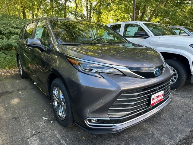 2024 Toyota Sienna Platinum