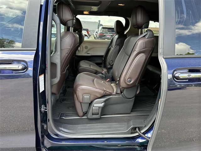 2024 Toyota Sienna Platinum