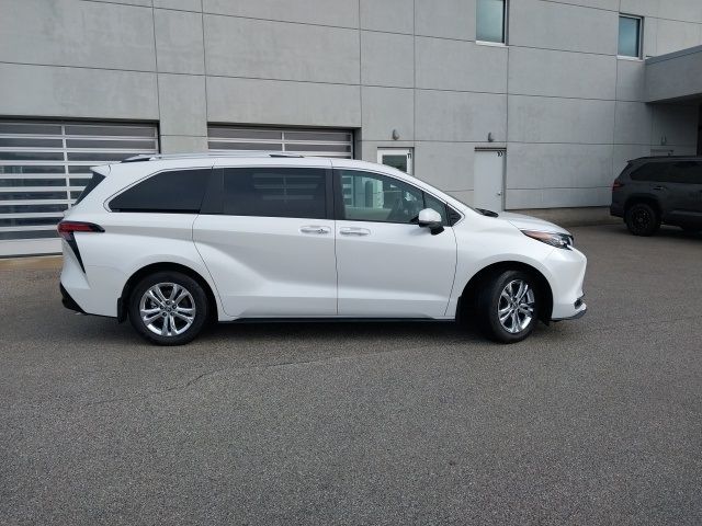 2024 Toyota Sienna Platinum