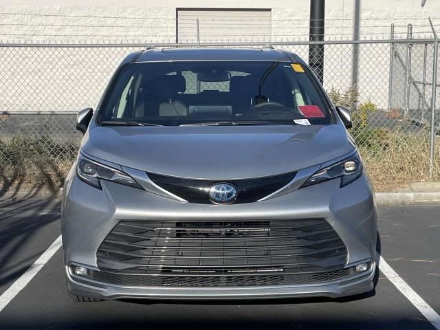 2024 Toyota Sienna Platinum