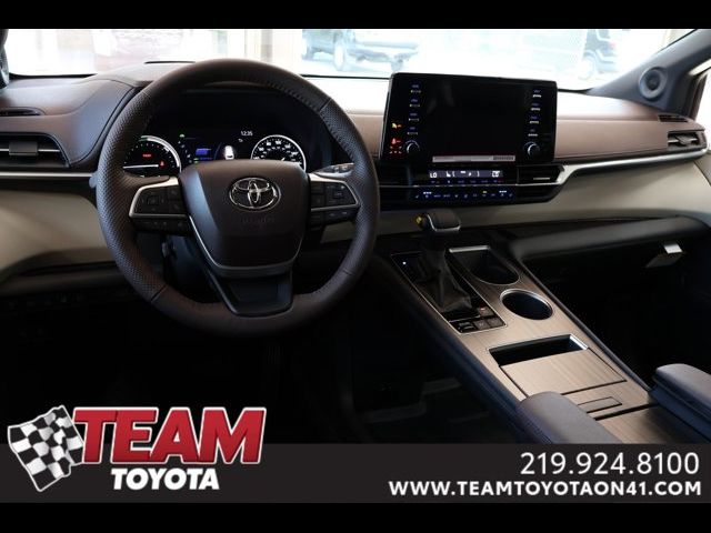 2024 Toyota Sienna Platinum