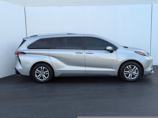 2024 Toyota Sienna Platinum