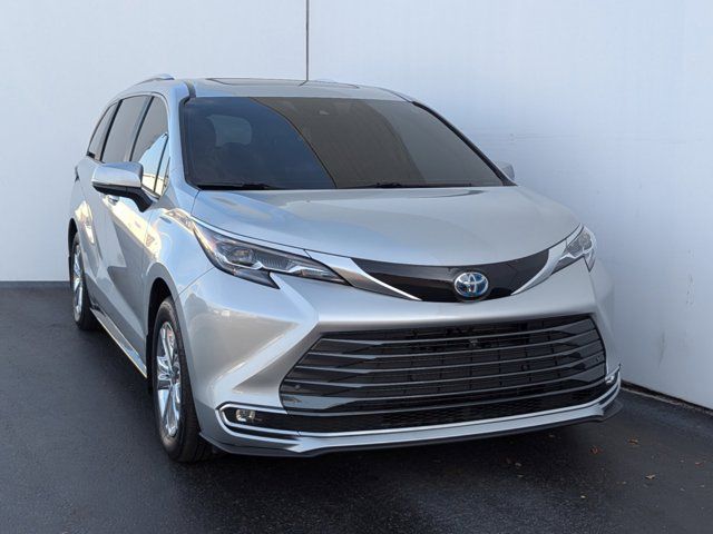 2024 Toyota Sienna Platinum