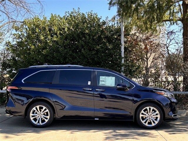 2024 Toyota Sienna Platinum