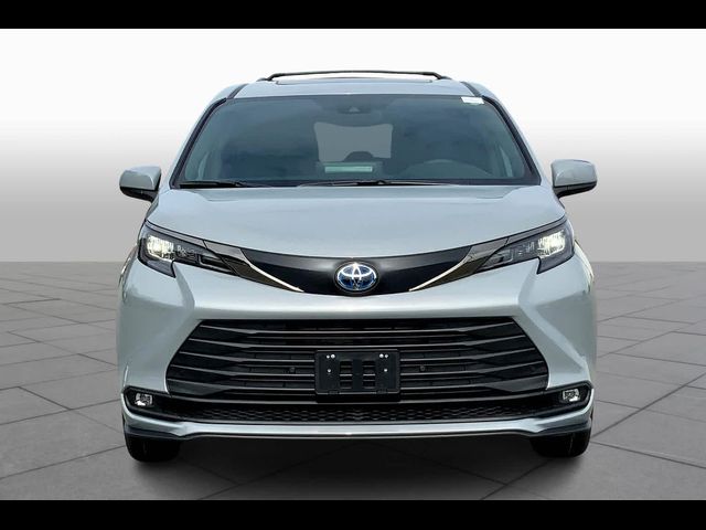 2024 Toyota Sienna Woodland Edition