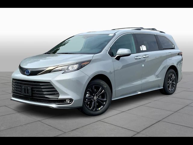 2024 Toyota Sienna Woodland Edition