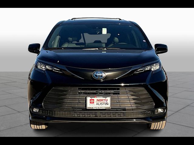 2024 Toyota Sienna Woodland Edition