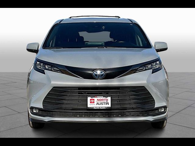 2024 Toyota Sienna Woodland Edition