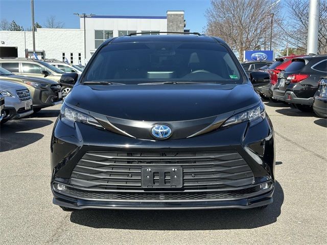 2024 Toyota Sienna Woodland Edition