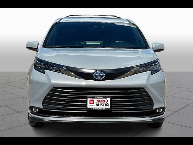 2024 Toyota Sienna Woodland Edition