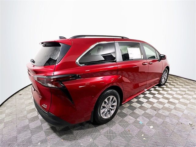 2024 Toyota Sienna XLE