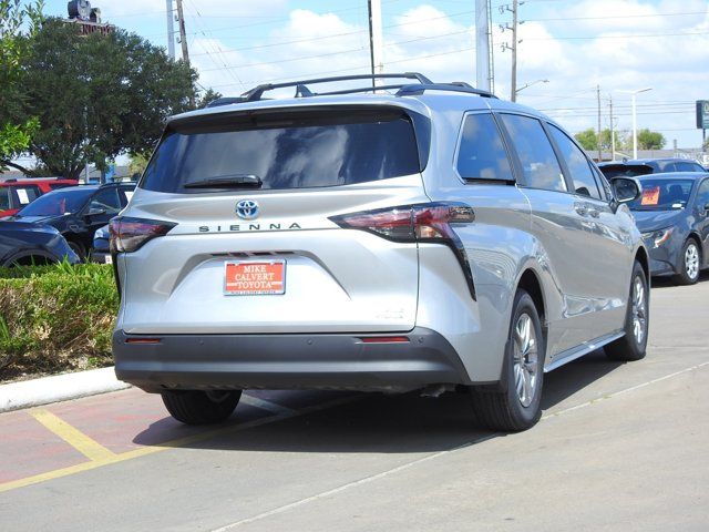 2024 Toyota Sienna XLE