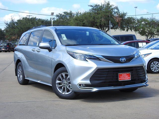 2024 Toyota Sienna XLE