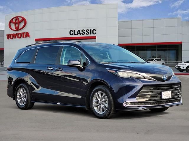 2024 Toyota Sienna XLE