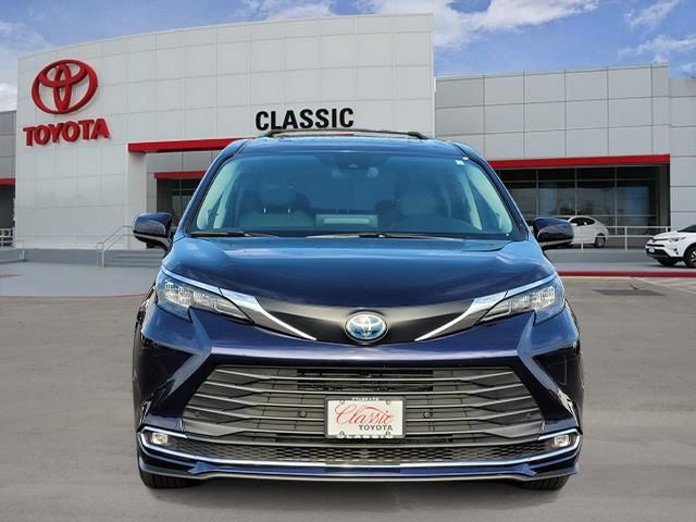 2024 Toyota Sienna XLE