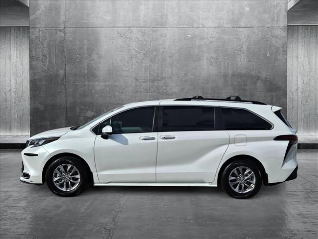 2024 Toyota Sienna XLE