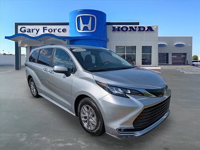 2024 Toyota Sienna XLE