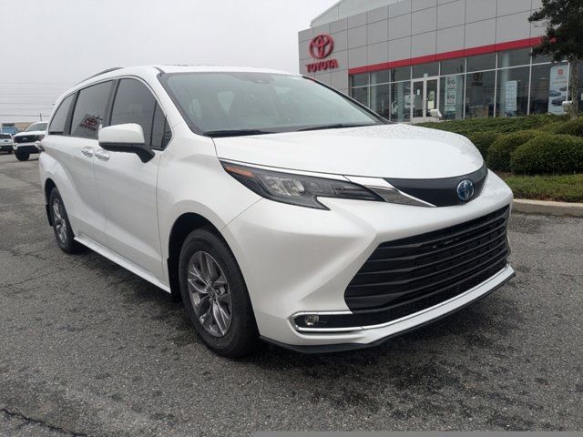 2024 Toyota Sienna XLE