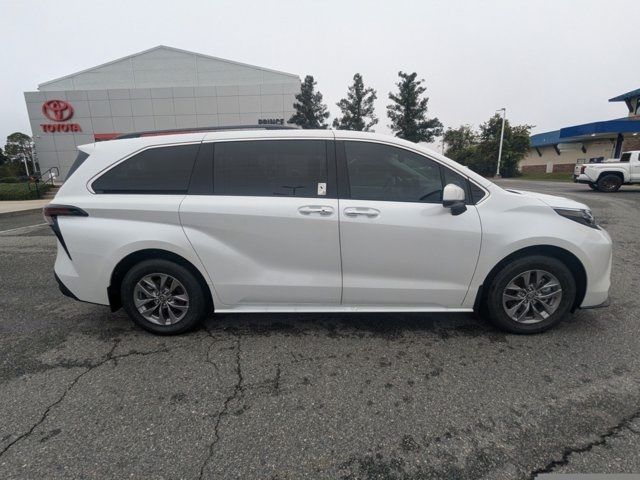 2024 Toyota Sienna XLE