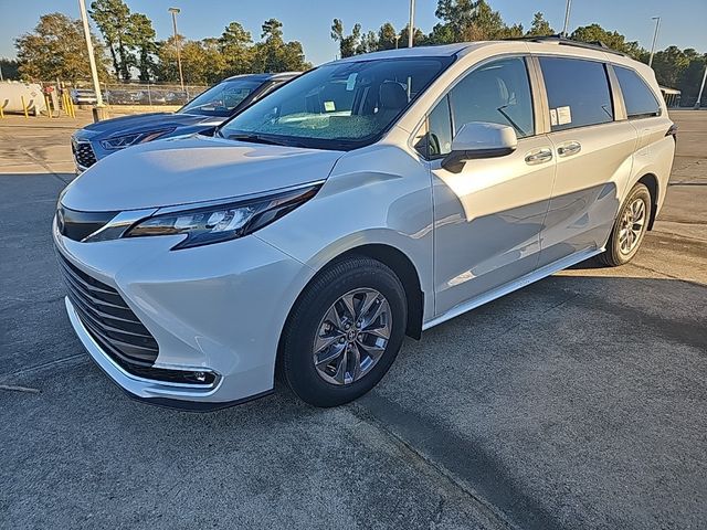 2024 Toyota Sienna XLE