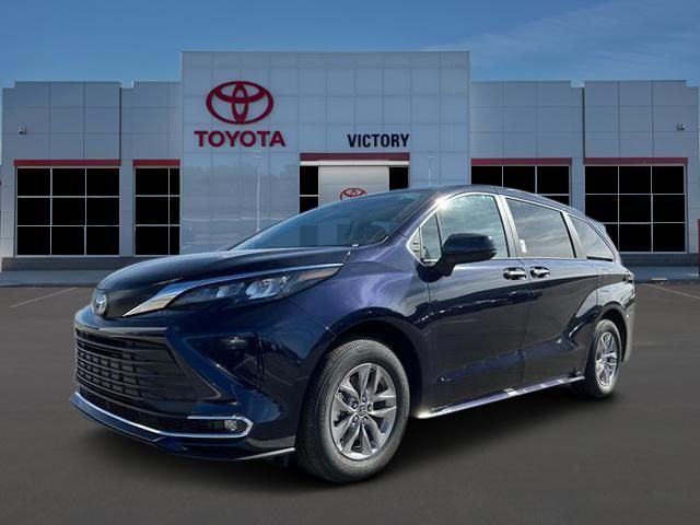 2024 Toyota Sienna XLE