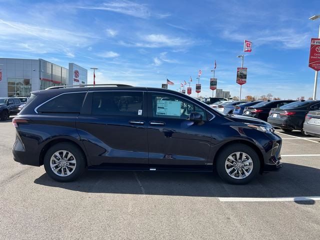 2024 Toyota Sienna XLE