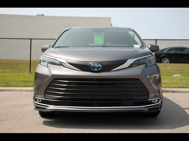 2024 Toyota Sienna XLE