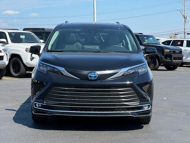 2024 Toyota Sienna XLE