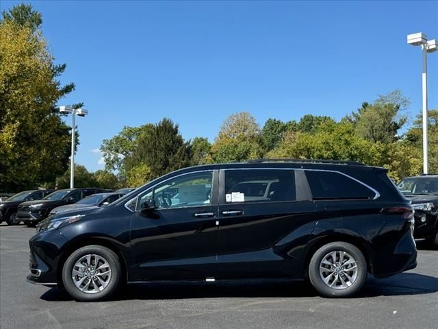 2024 Toyota Sienna XLE