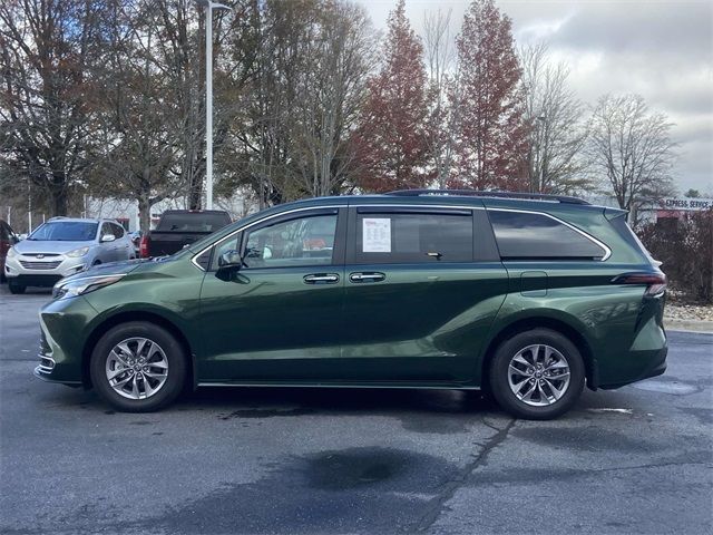 2024 Toyota Sienna XLE