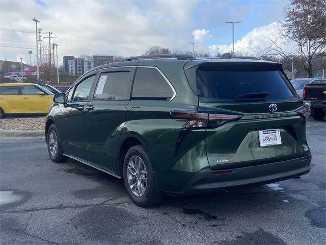 2024 Toyota Sienna XLE