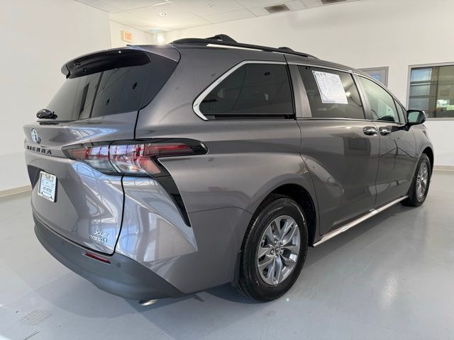 2024 Toyota Sienna XLE