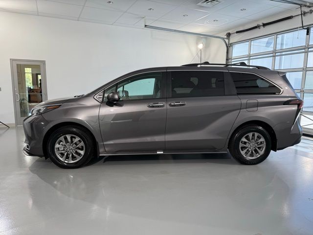 2024 Toyota Sienna XLE