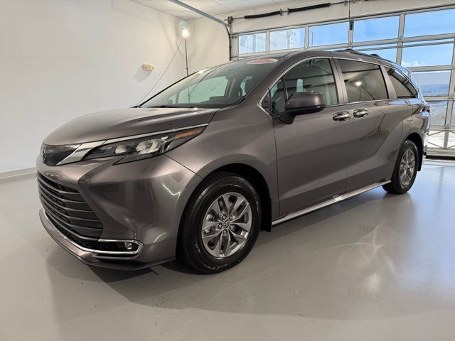 2024 Toyota Sienna XLE