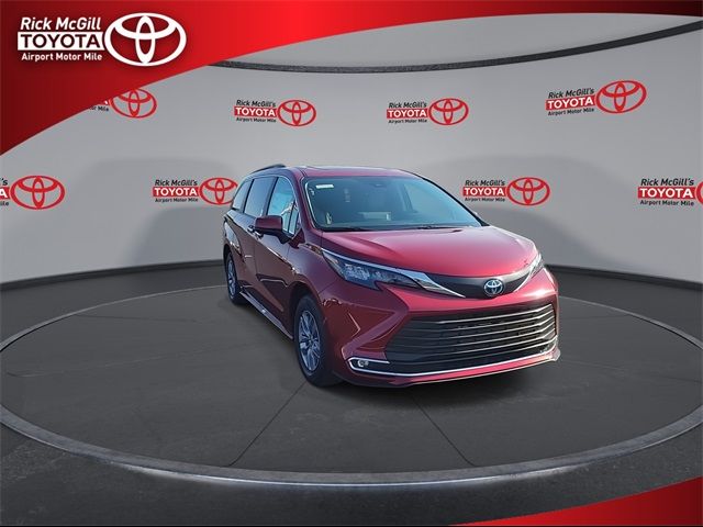 2024 Toyota Sienna XLE