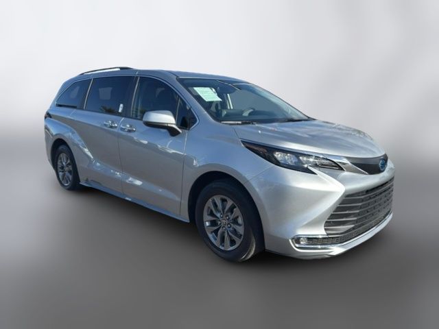 2024 Toyota Sienna XLE