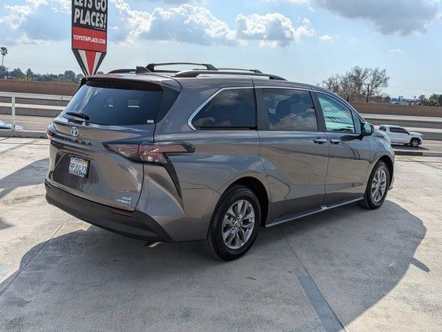 2024 Toyota Sienna XLE