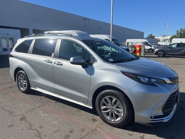 2024 Toyota Sienna XLE