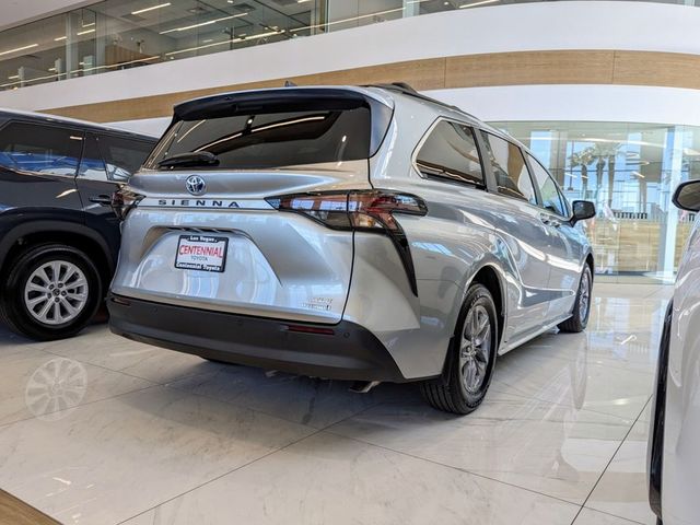 2024 Toyota Sienna XLE