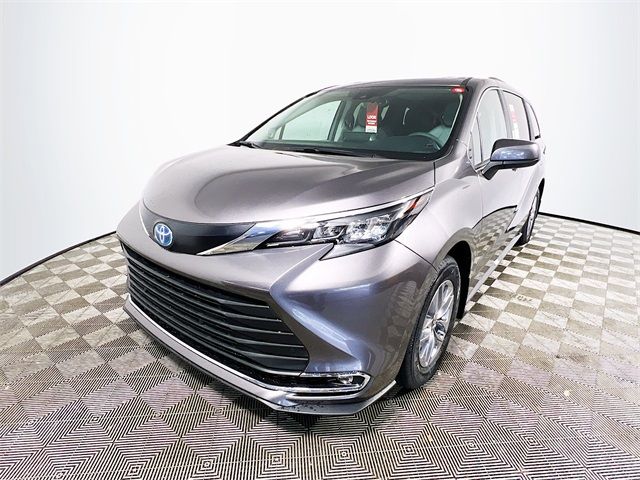 2024 Toyota Sienna XLE