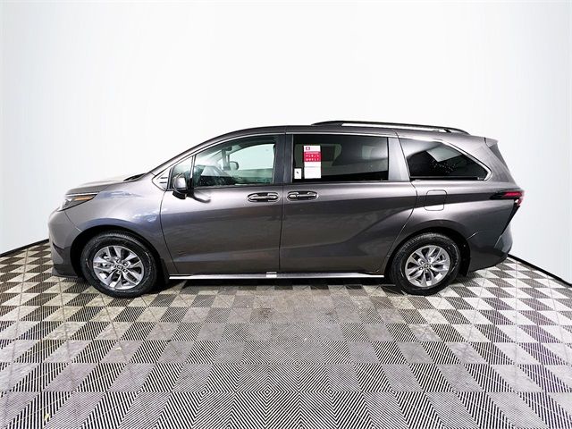 2024 Toyota Sienna XLE