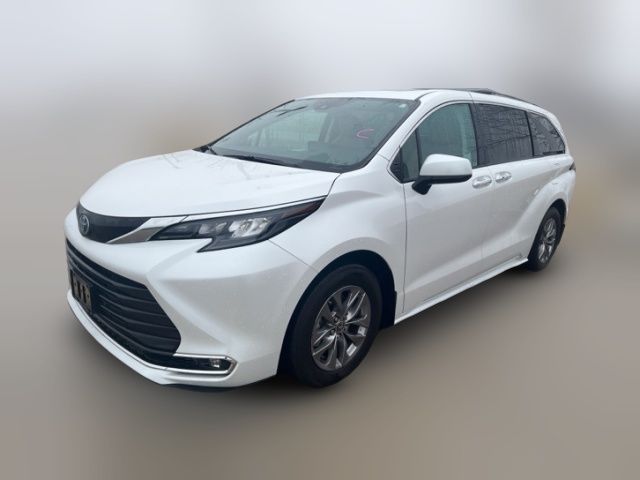 2024 Toyota Sienna XLE