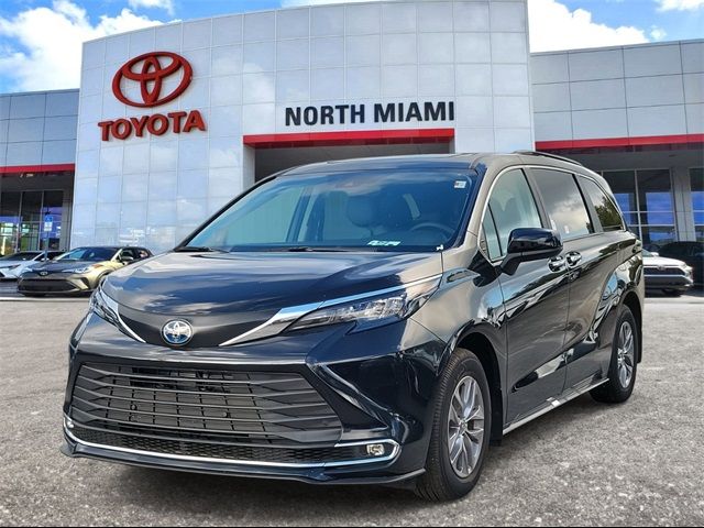 2024 Toyota Sienna XLE