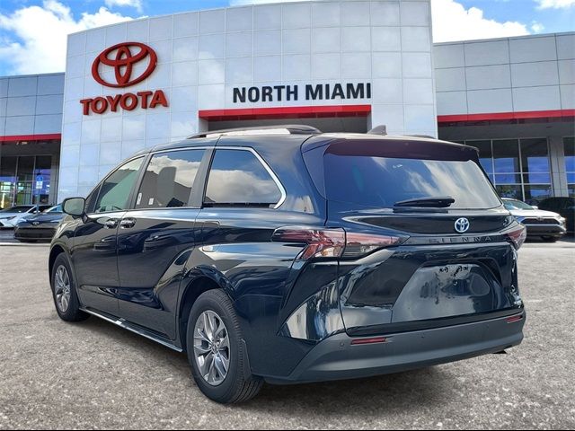 2024 Toyota Sienna XLE