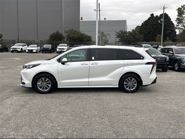 2024 Toyota Sienna XLE