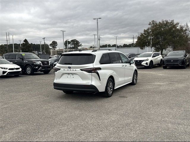 2024 Toyota Sienna XLE