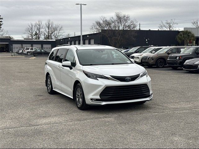 2024 Toyota Sienna XLE